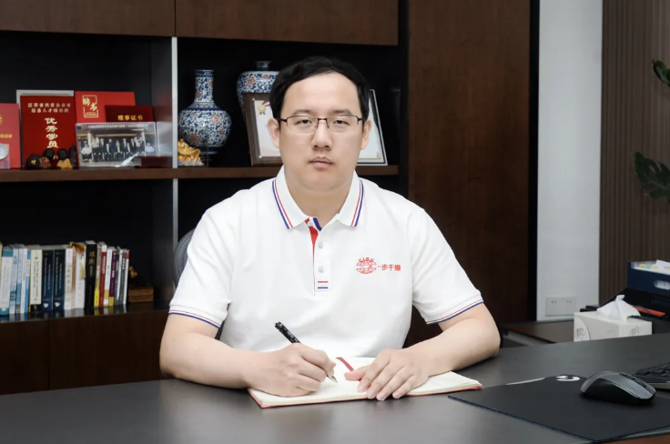 [转载锦绣天宁]太阳集团tyc4633：：：查文浩和他的“一步哲学”